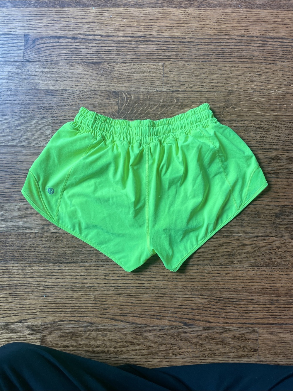 lululemon athletica Hotty Hot Low Rise Lined 2.5” - Picture 2 of 8